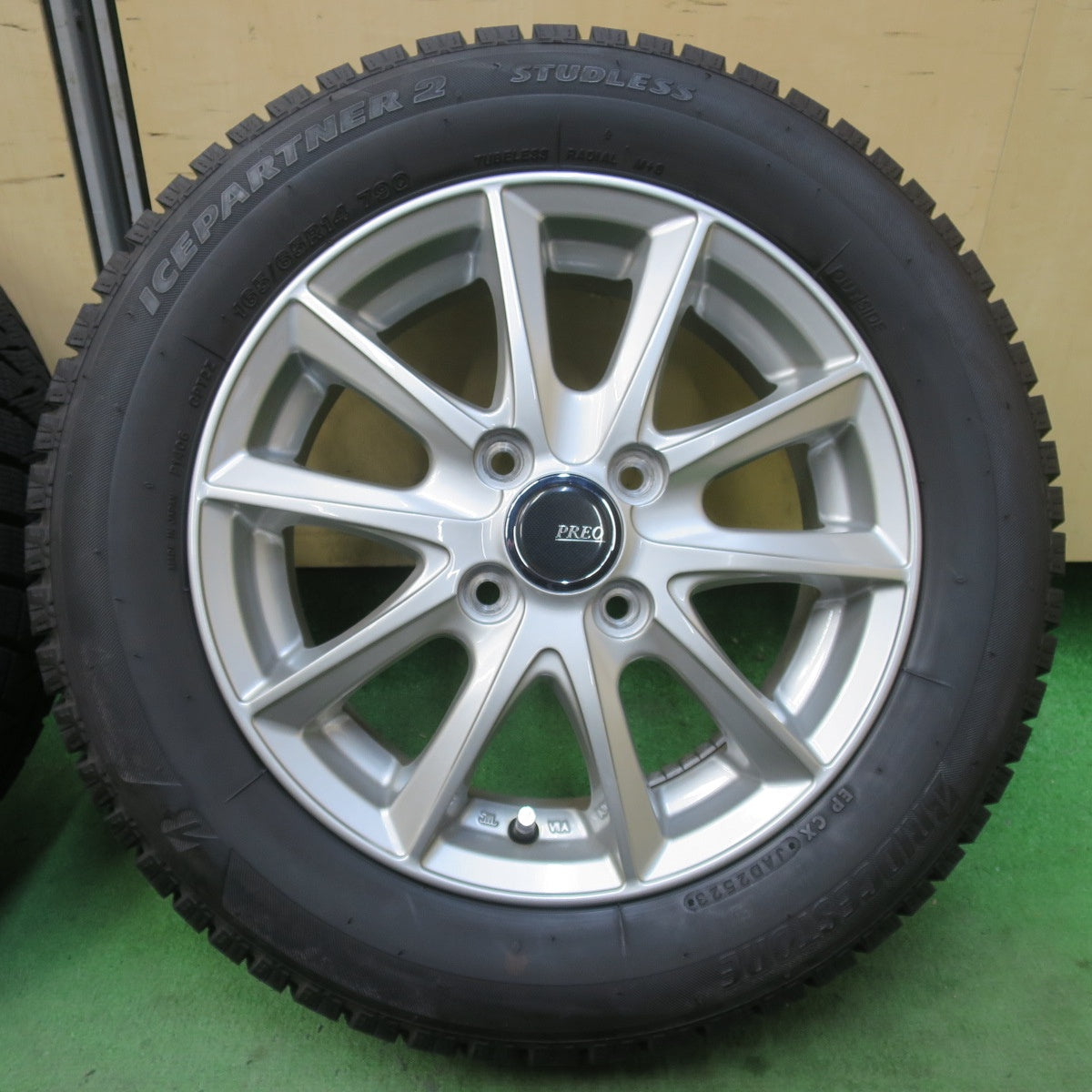 バリ溝！23年！キレイ！9.5分以上★スタッドレス 165/65R14 ブリヂストン アイスパートナー2 PREO プレオ 14インチ ソリオ ハスラー 等 PCD100/4H★5122706イス