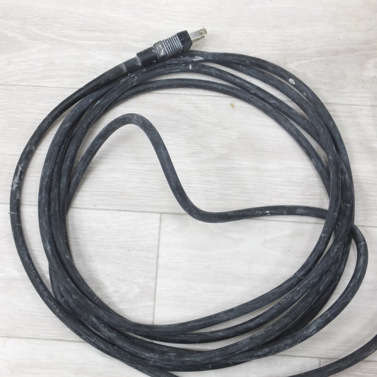 [送料無料] ◆マキタ 165mm 電気 マルノコ HS6301 本体のみ 丸ノコ 100V 切断機 電動 工具◆