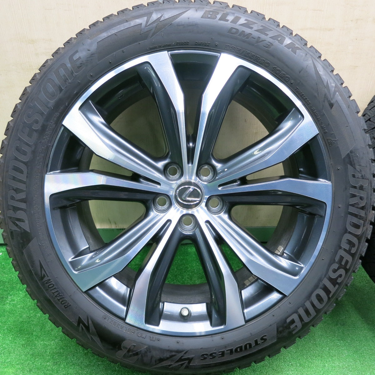 [送料無料] センサー付 21年★レクサス RX バージョンL 純正 235/55R20 スタッドレス ブリヂストン ブリザック DM-V3 20インチ PCD114.3/5H★4111201HAス