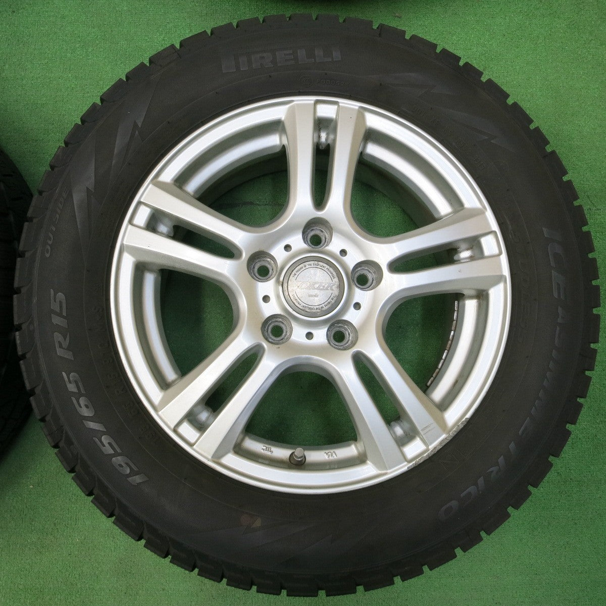 *送料無料* バリ溝！8.5分★スタッドレス 195/65R15 ピレリ アイスアシンメトリコ JOKER ジョーカー 15インチ PCD114.3/5H★4042912イス