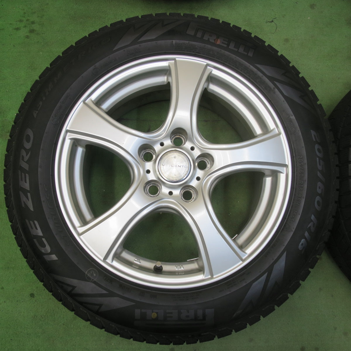 バリ溝！22年！9分★スタッドレス 205/60R16 ピレリ アイスゼロ アシンメトリコ VIOLENTO ヴィオレント 16インチ PCD114.3/5H★6021406イス