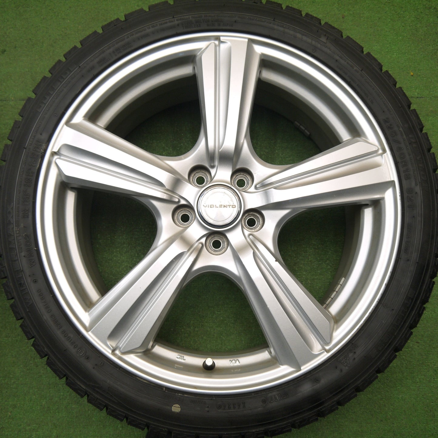バリ溝！24年！9.5分★レガシィ 等 225/40R18 スタッドレス ダンロップ ウインターマックス WM02 VIOLENTO ヴィオレント 18インチ PCD100/5H★5121001Hス