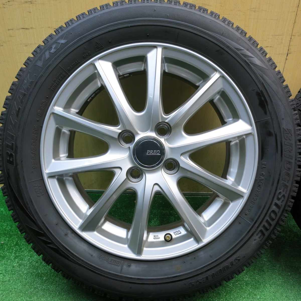 バリ溝！8.5分★スタッドレス 185/60R15 ブリヂストン ブリザック VRX PREO プレオ 15インチ PCD100/4H★5121802HAス
