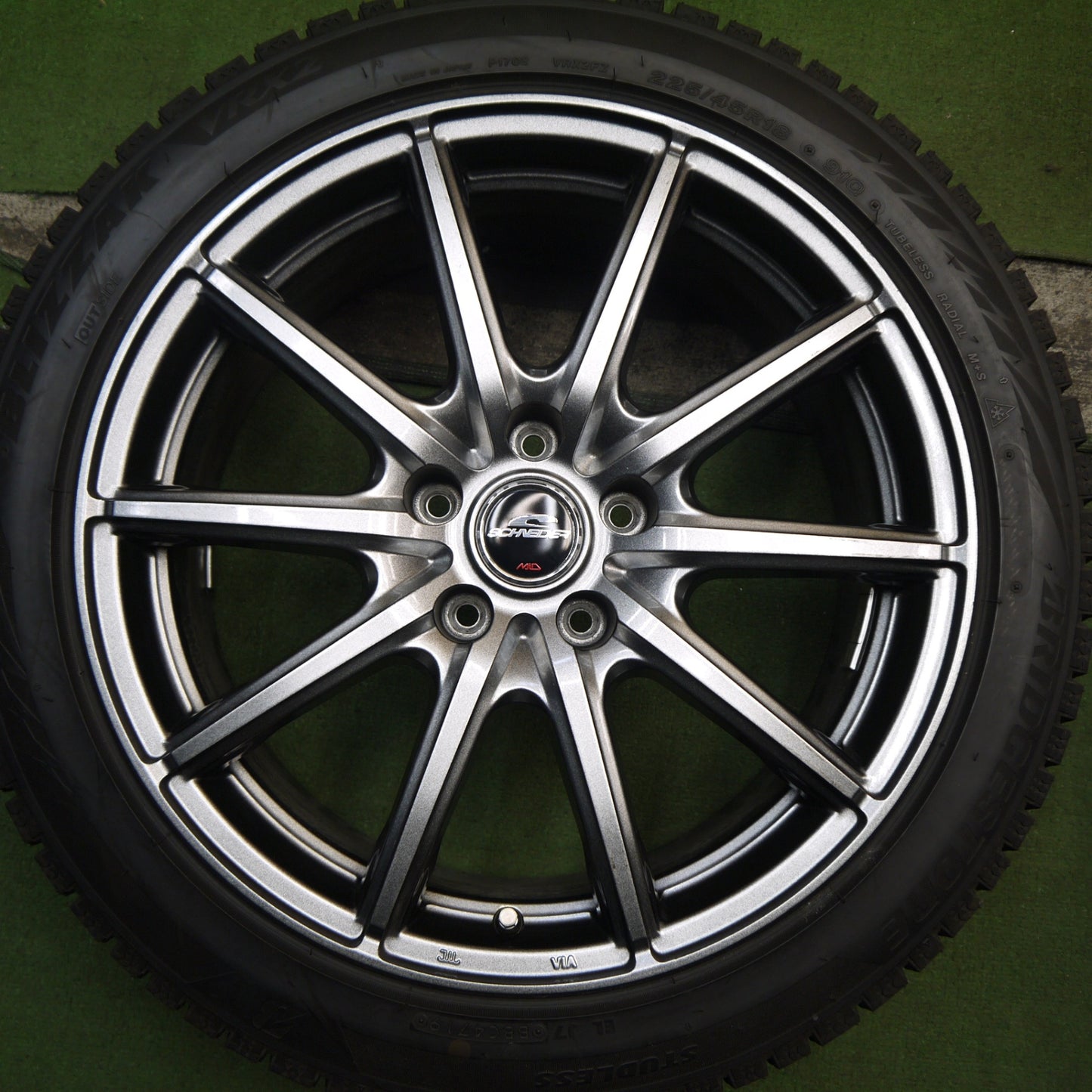 バリ溝！キレイ！9.5分★スタッドレス 225/45R18 ブリヂストン ブリザック VRX2 SCHNEIDER MiD シュナイダー 18インチ PCD114.3/5H★5100106Hス