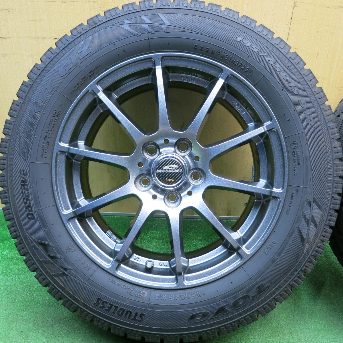 バリ溝！23年！キレイ！9.5分★プリウス 等 195/65R15 スタッドレス トーヨー オブザーブ ガリット GIZ SCHNEIDER シュナイダー 15インチ PCD100/5H★6052308HAス