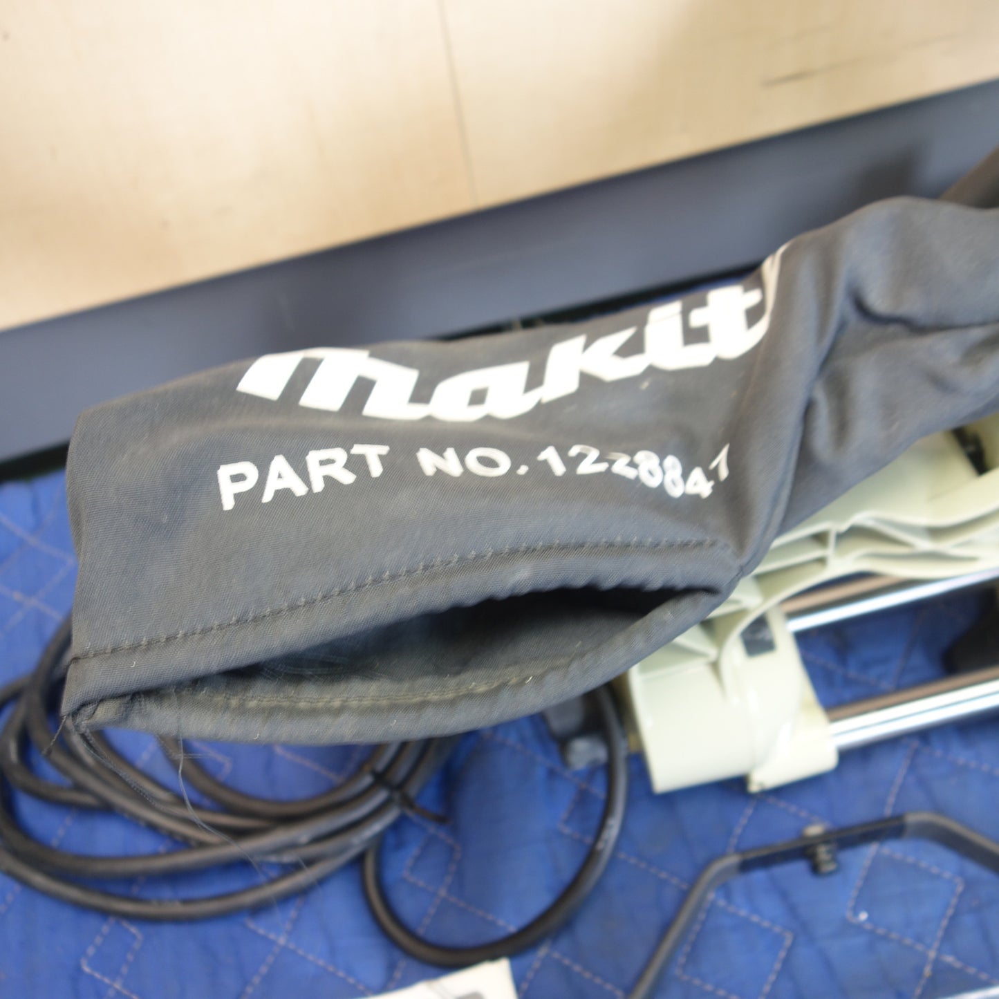 [送料無料] キレイ☆マキタ スライド マルノコ 165mm 100V LS0611FL レーザー付 樹脂ベース仕様 丸のこ 丸鋸 丸ノコ 箱付き 電動 工具☆