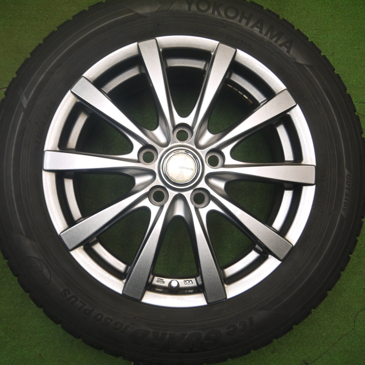 [送料無料] バリ溝！キレイ！8.5分★スタッドレス 205/60R16 ヨコハマ アイスガード iG50 プラス GRASS グラス 16インチ PCD114.3/5H★5022510Hス