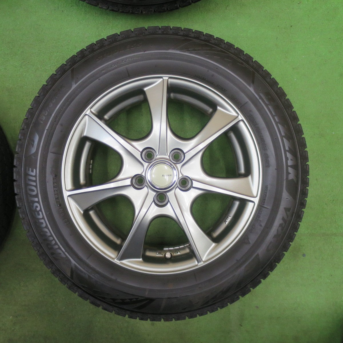 バリ溝！22年！キレイ！9.5分★プリウス 等 195/65R15 スタッドレス ブリヂストン ブリザック VRX3 LEBEN レーベン 15インチ PCD100/5H★6021403TTス