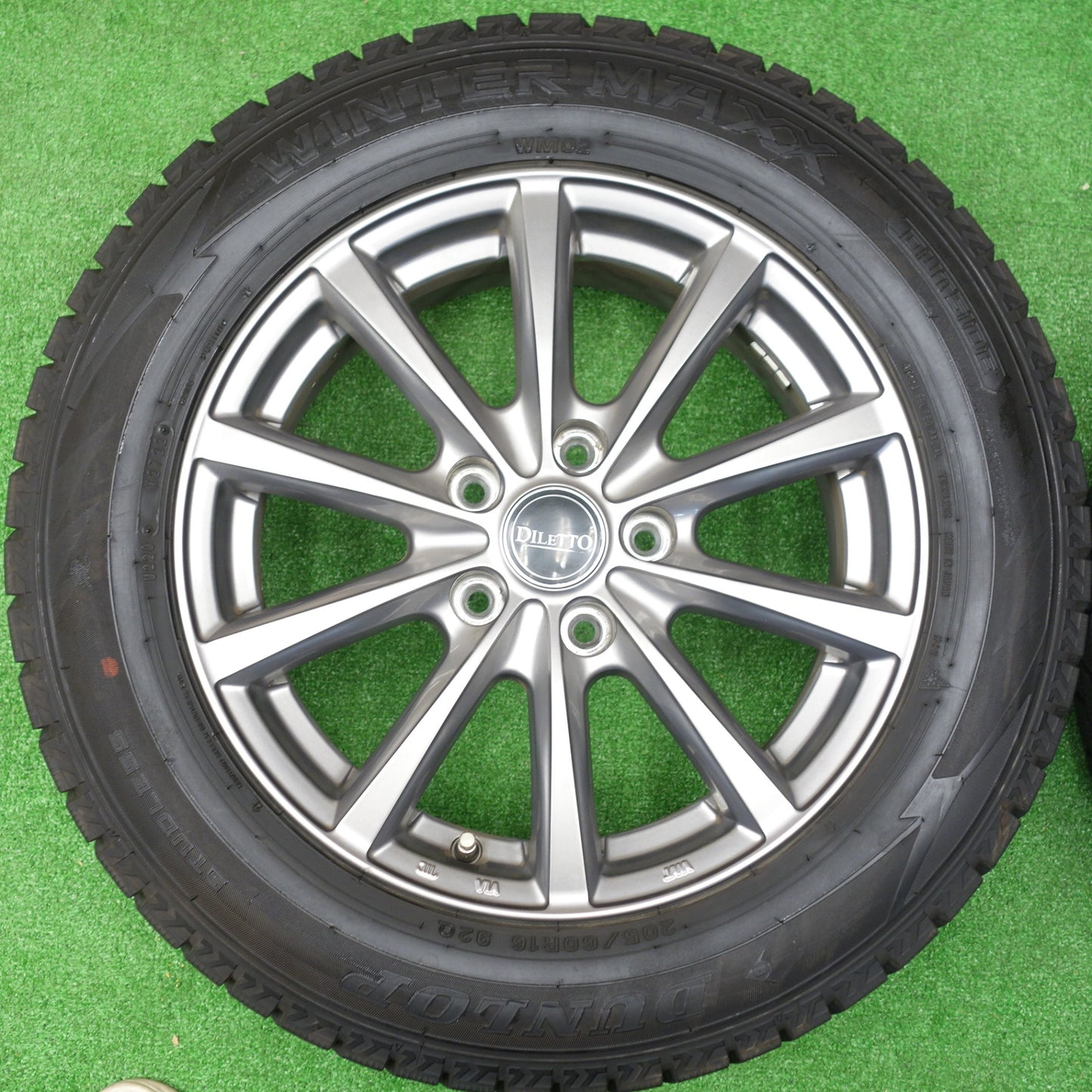 バリ溝！22年！キレイ！9.5分★スタッドレス 205/60R16 ダンロップ ウインターマックス WM02 DILETTO ディレット 16インチ PCD114.3/5H★5121406KTス