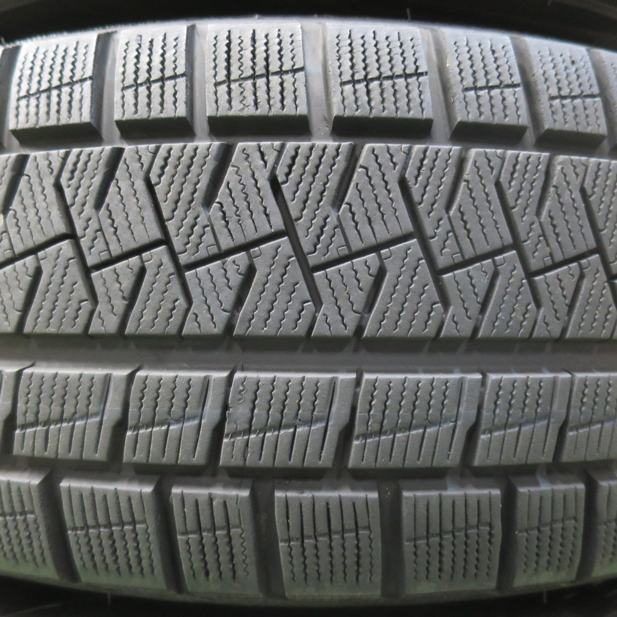 [送料無料] バリ溝！8.5分★スタッドレス 225/60R18 ピレリ アイスアシンメトリコ MAVERICK マーベリック 005S SL 18インチ PCD114.3/5H★5022402イス