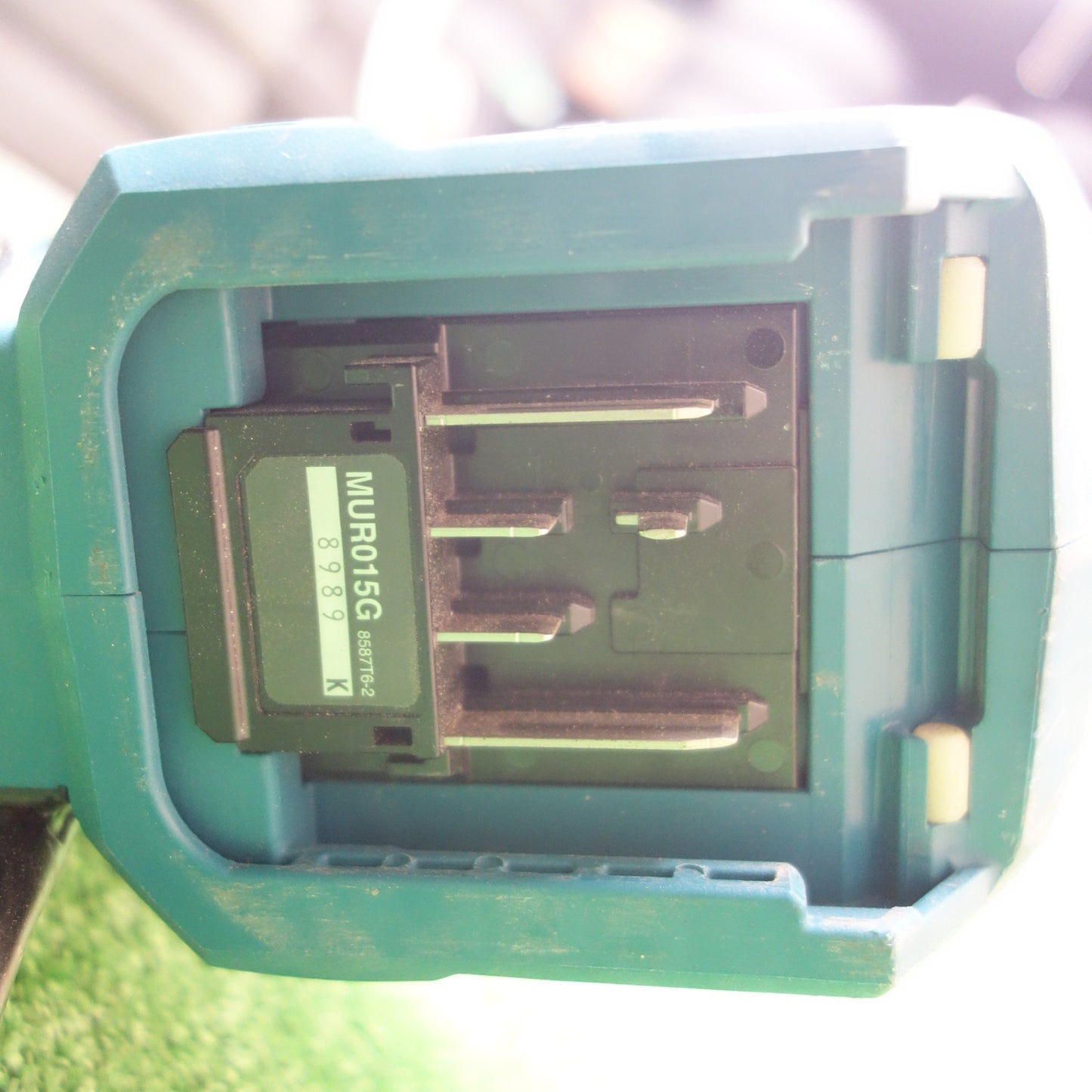 【愛知発 直接引取限定】◆マキタ 充電式 草刈機 MUR015G 40V(max) 本体のみ コードレス ハンドル式 草刈り機 刈り払い機 Makita◆