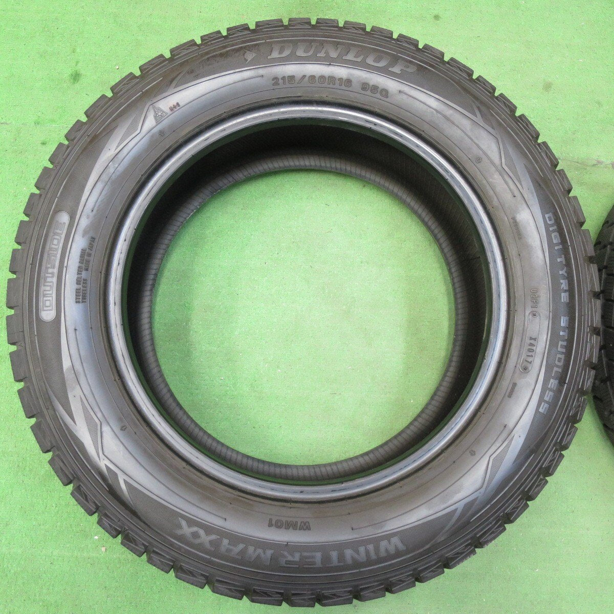バリ溝！9.5分★スタッドレス 215/60R16 ダンロップ ウインターマックス WM01 タイヤ 16インチ エスティマ クラウン CX-3 オデッセイ等★4102508イスタ