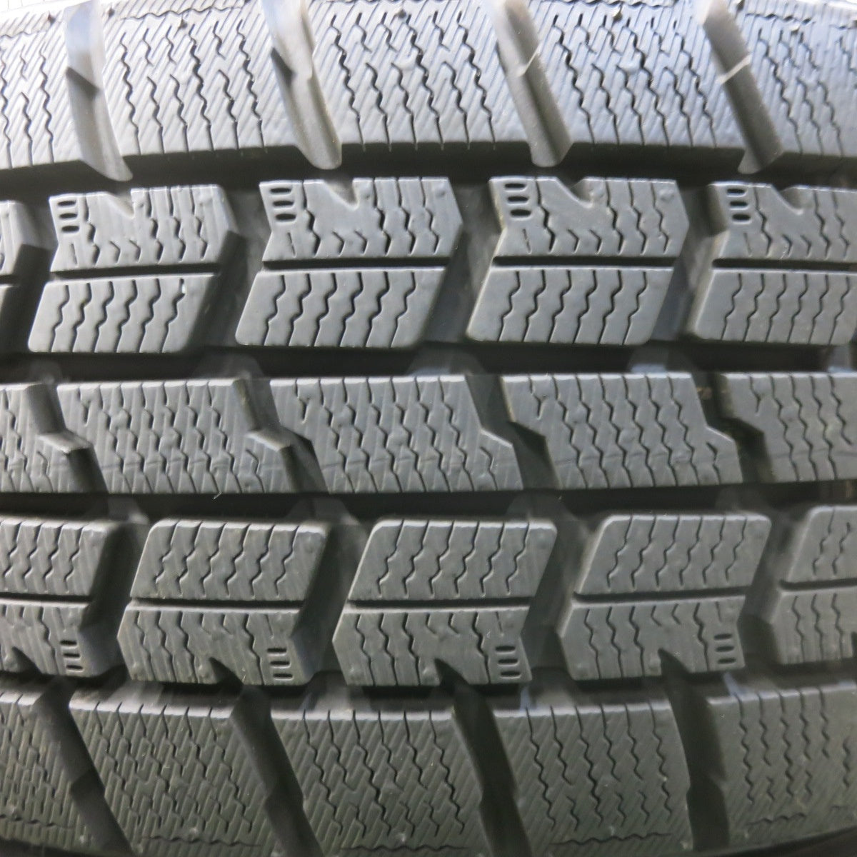 バリ溝！23年！キレイ！9.5分以上★LOXARNY SPORT 195/45R17 スタッドレス グッドイヤー アイスナビ7 ロクサーニ スポーツ 17インチ PCD114.3/5H★5111701SKス