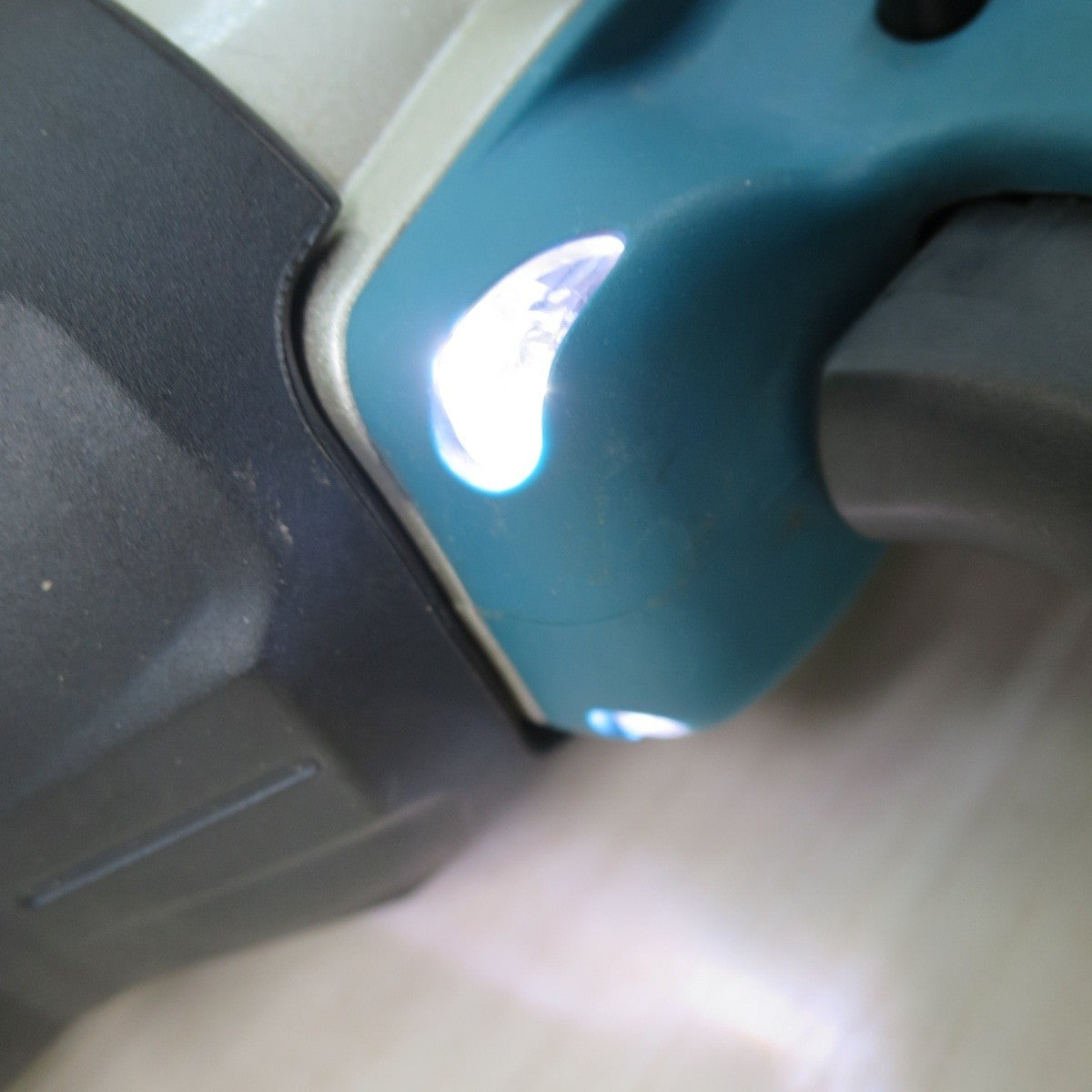 [送料無料] アタッチメント複数付属☆マキタ 充電式 インパクトレンチ TW1001D 電動 工具 18V makita 本体のみ☆