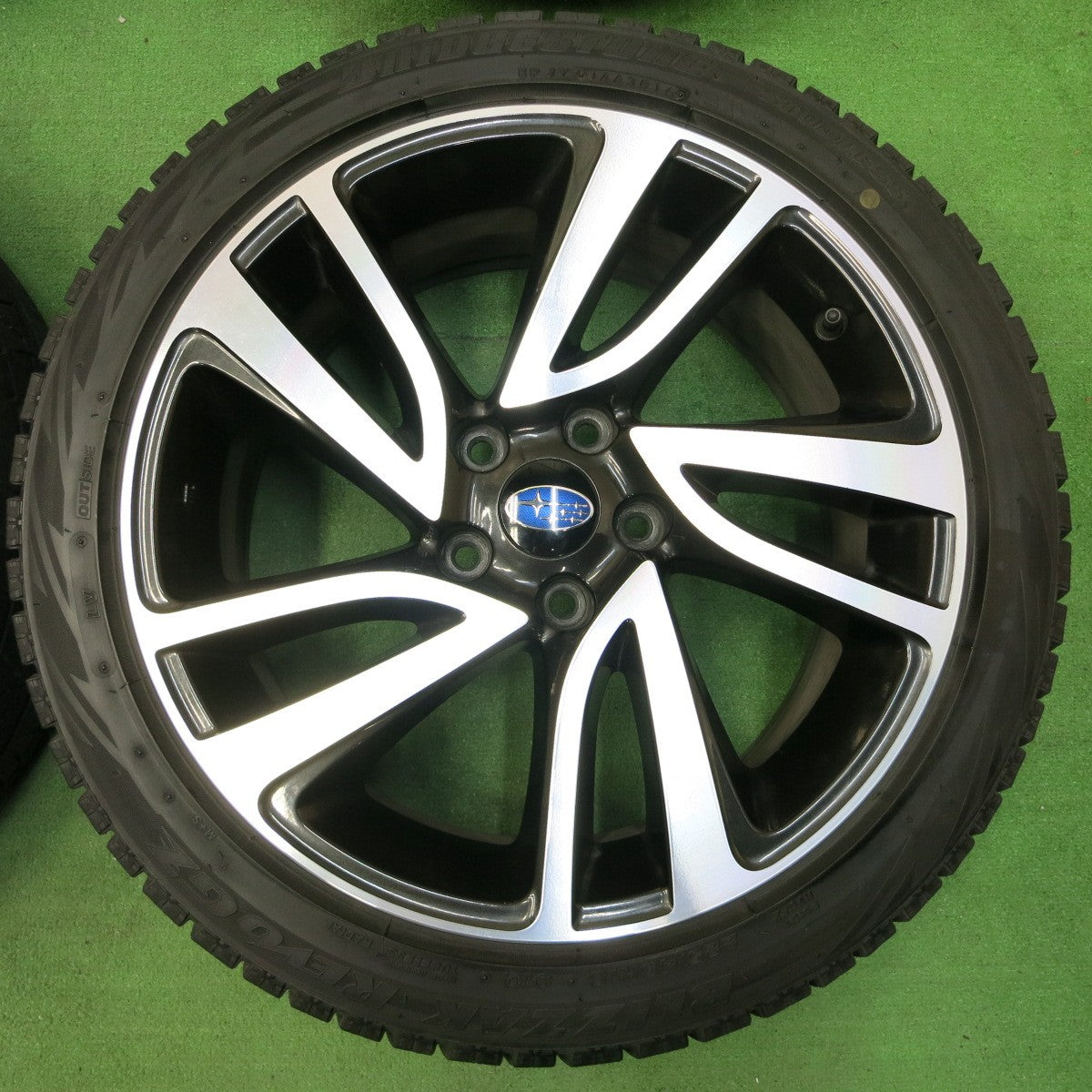 *送料無料* 4本価格★スバル レヴォーグ 純正 225/45R18 スタッドレス ブリヂストン ブリザック REVO GZ PCD114.3/5H★4052312イス