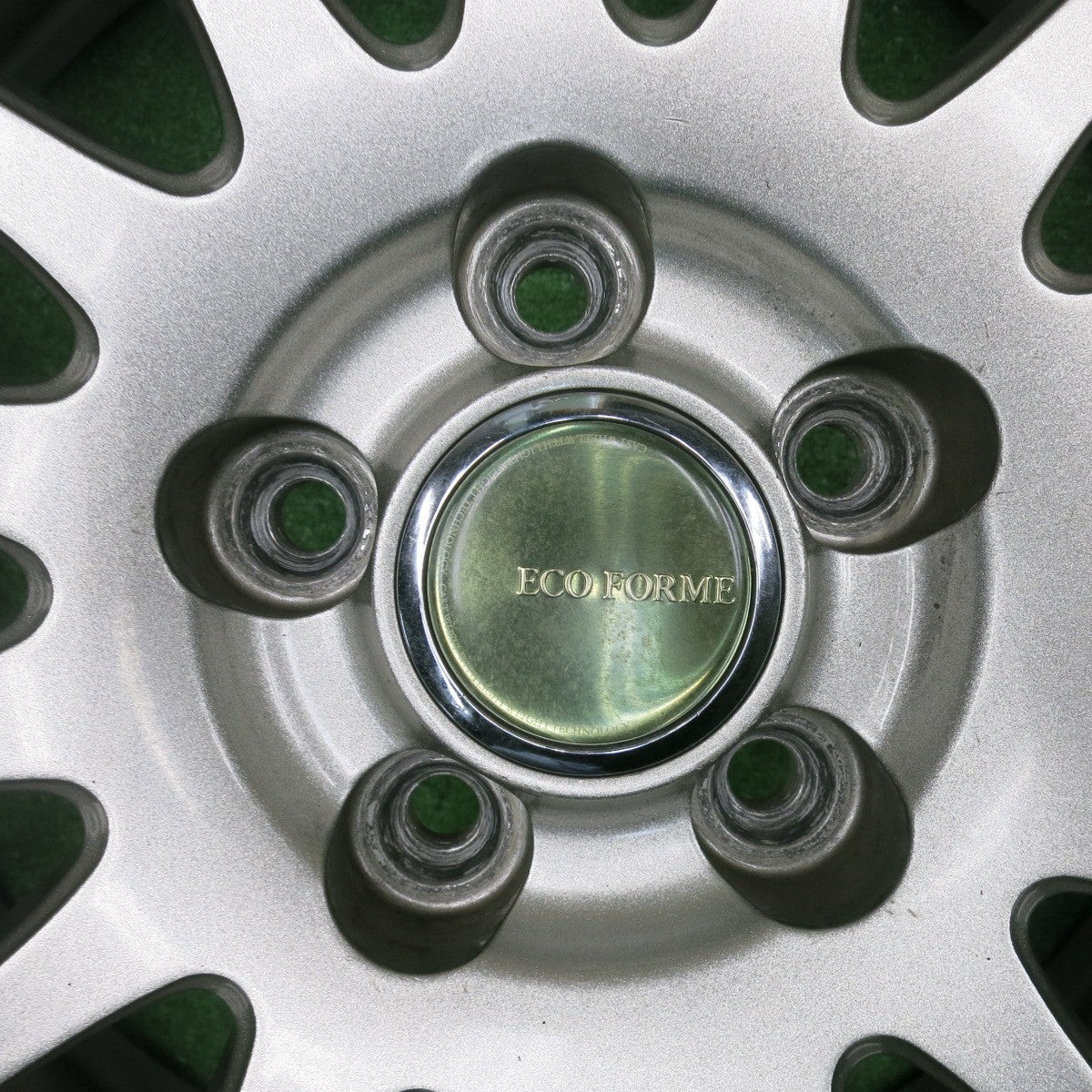 [送料無料] バリ溝！9.5分★レガシィ等 225/45R18 スタッドレス ヨコハマ アイスガード iG60 ECO FORME エコフォルム 18インチ PCD100/5H★4111504NJス