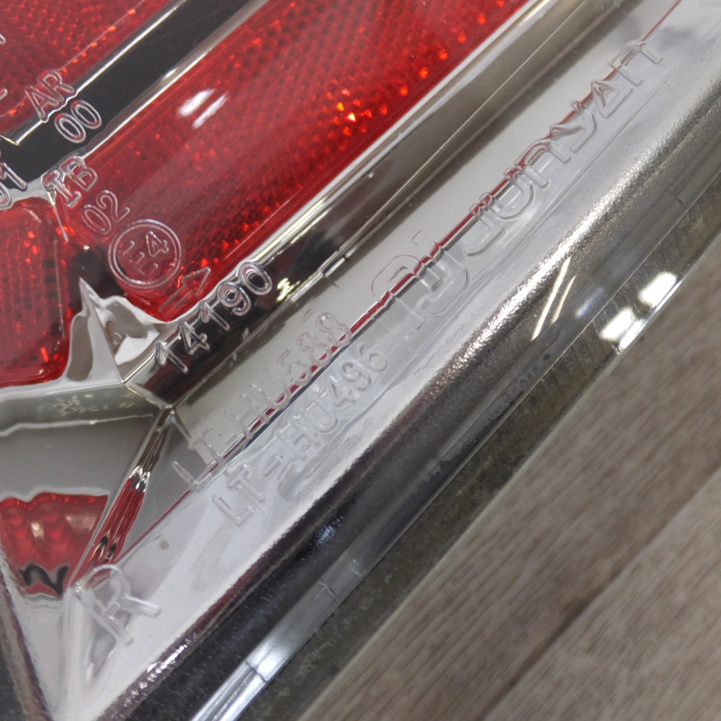 [送料無料] ★JUNYAN スズキ SUZUKI ワゴンR MH23S テールライト LT-HU588 LT-HU496 右★