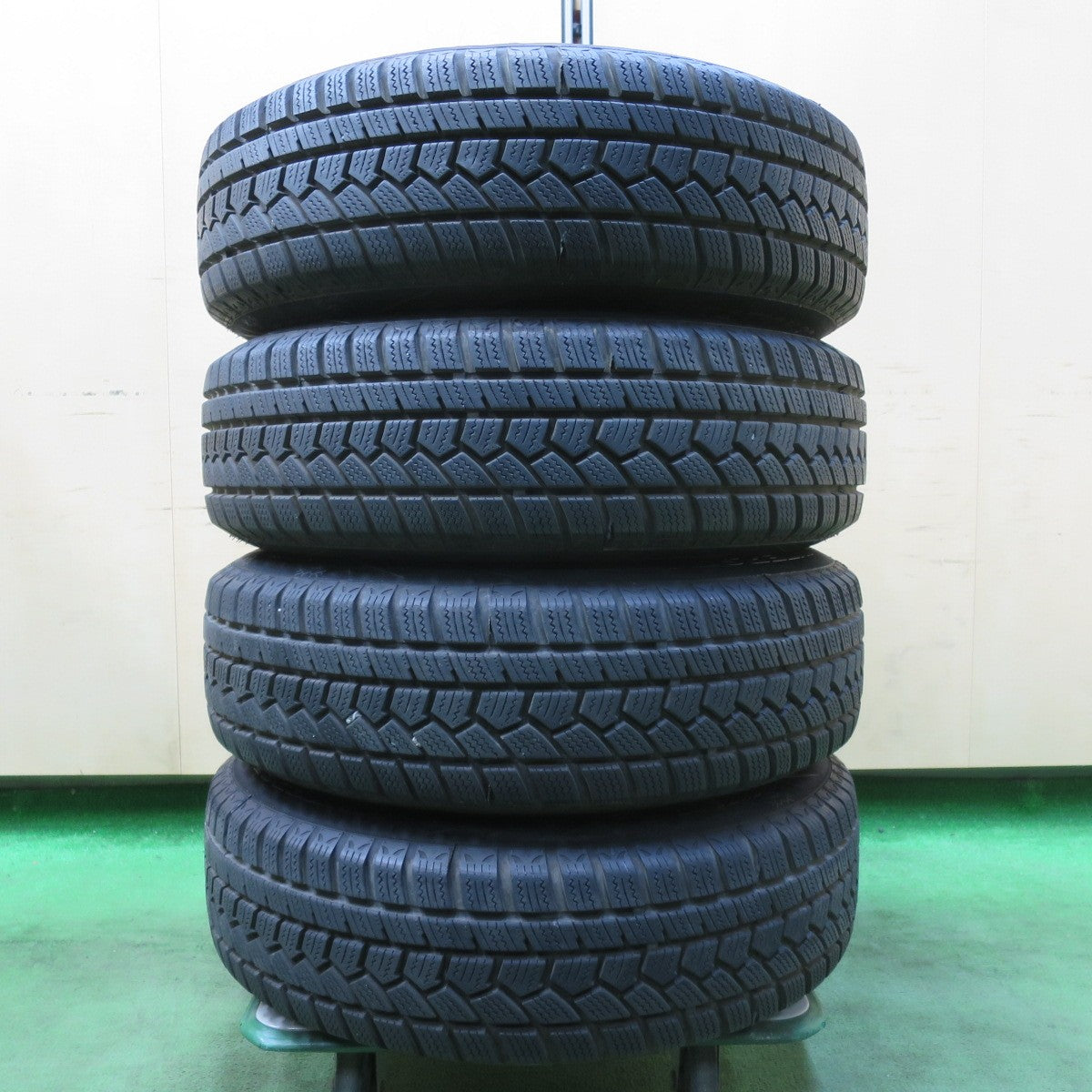超バリ溝！24年！キレイ！ほぼ10分☆スタッドレス 215/60R16