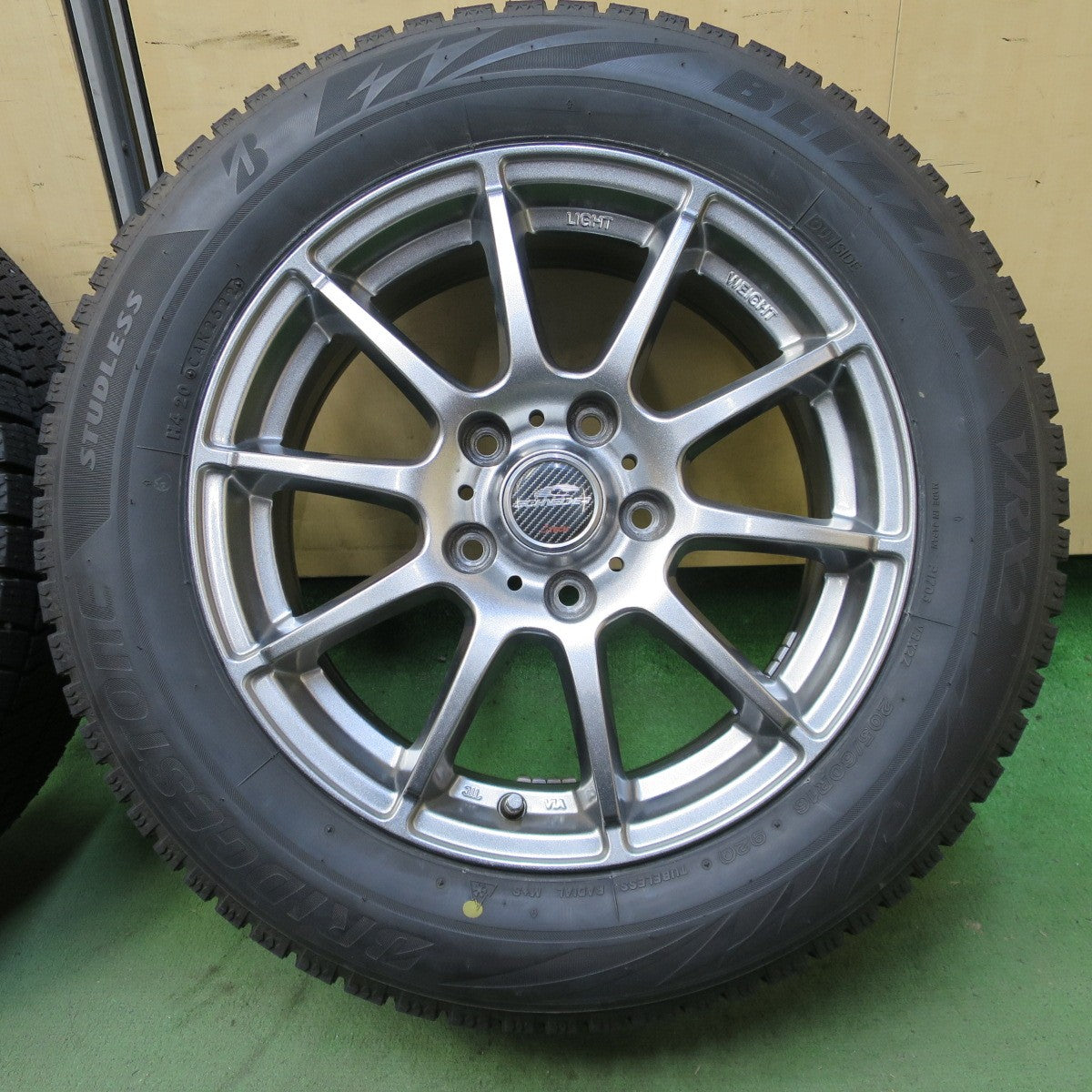 バリ溝！22年！キレイ！ほぼ10分◎スタッドレス 205/60R16 ブリヂストン ブリザック VRX2 SCHNEIDER ATECH シュナイダー 16インチ PCD114.3/5H◎6100503NGス