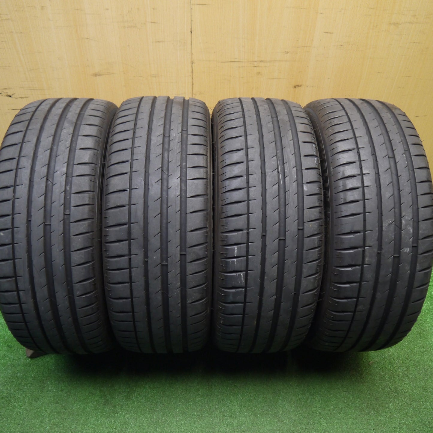 バリ溝！25年！9分★205/50R17 ミシュラン パイロットスポーツ4 タイヤ 17インチ ノート オーラ インプレッサ セレナ 等★5111205Hノタ