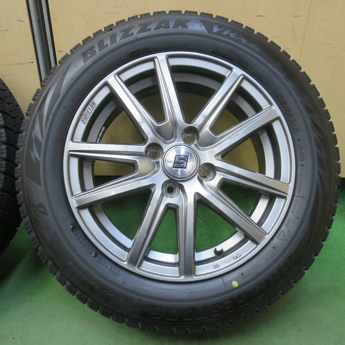 キレイ！22年★スタッドレス 175/65R15 ブリヂストン ブリザック VRX2 SEIN SS ザイン 15インチ PCD100/4H★6040907イス