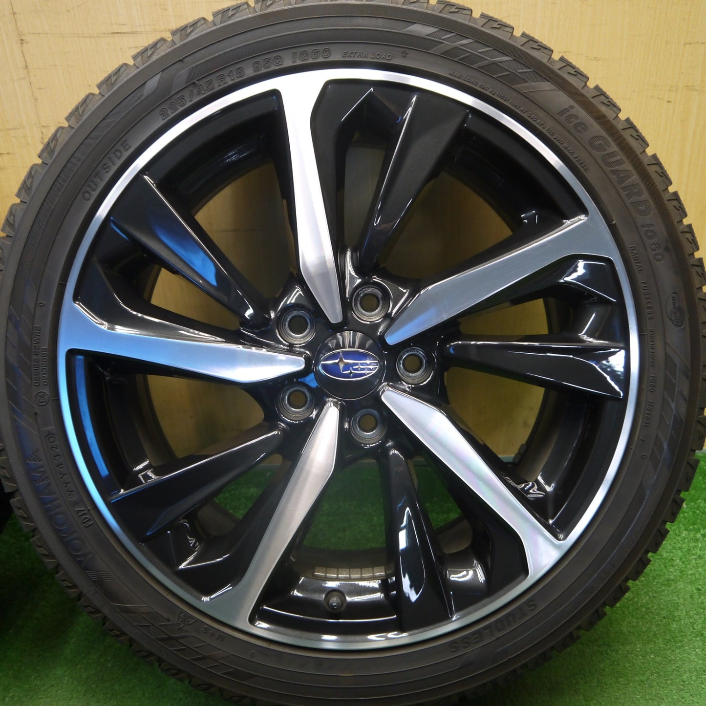 バリ溝！キレイ！8.5分★スバル VN レヴォーグ 純正 225/45R18 スタッドレス ヨコハマ アイスガード iG60 18インチ PCD114.3/5H★6040607Hス