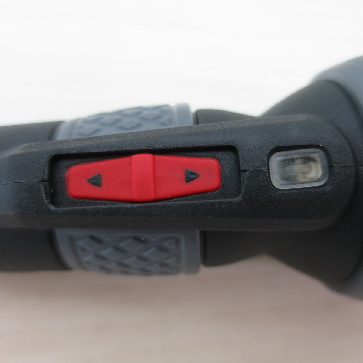 [送料無料] ほぼ未使用☆VESSEL ベッセル 220USB-P1 電ドラボールプラス ケース付 電動ドライバー  電動 ボール グリップ ドライバー☆