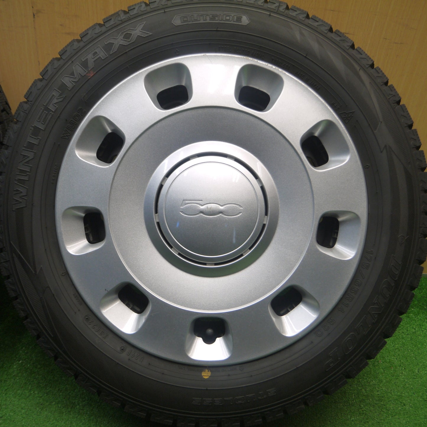 [送料無料] バリ溝！22年！キレイ！9.5分以上★FIAT フィアット 500 純正 スチール 175/65R14 スタッドレス ダンロップ ウインターマックス WM02 14インチ PCD98/4H★4112703Hス