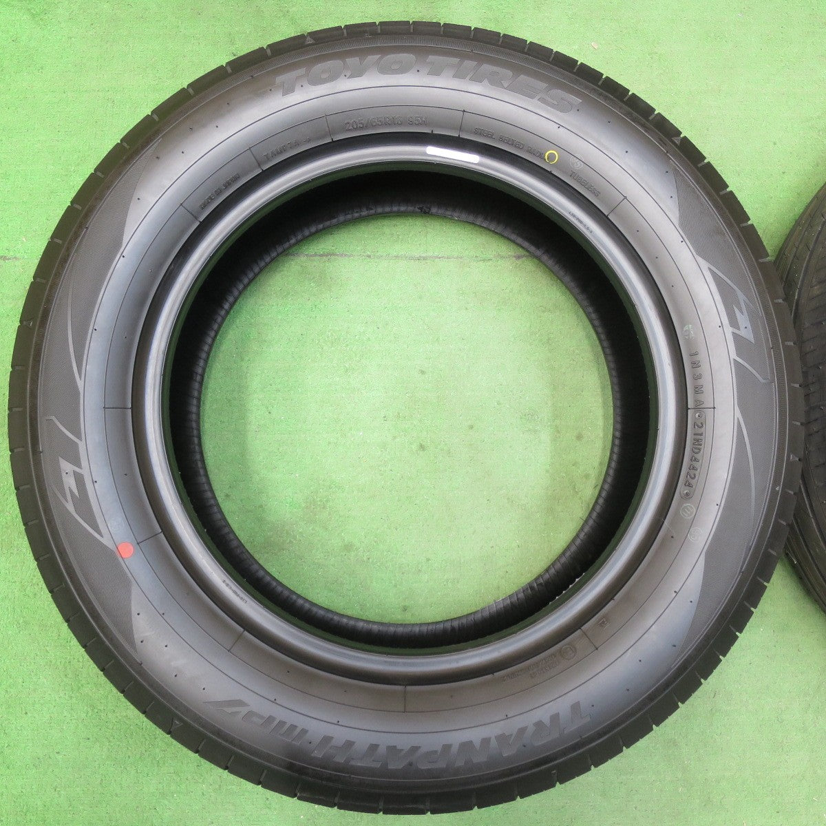 [送料無料] 新車外し！24年★205/65R16 トーヨー トランパス MP7 タイヤ 16インチ ヤリスクロス セレナ 等★5030610イノタ