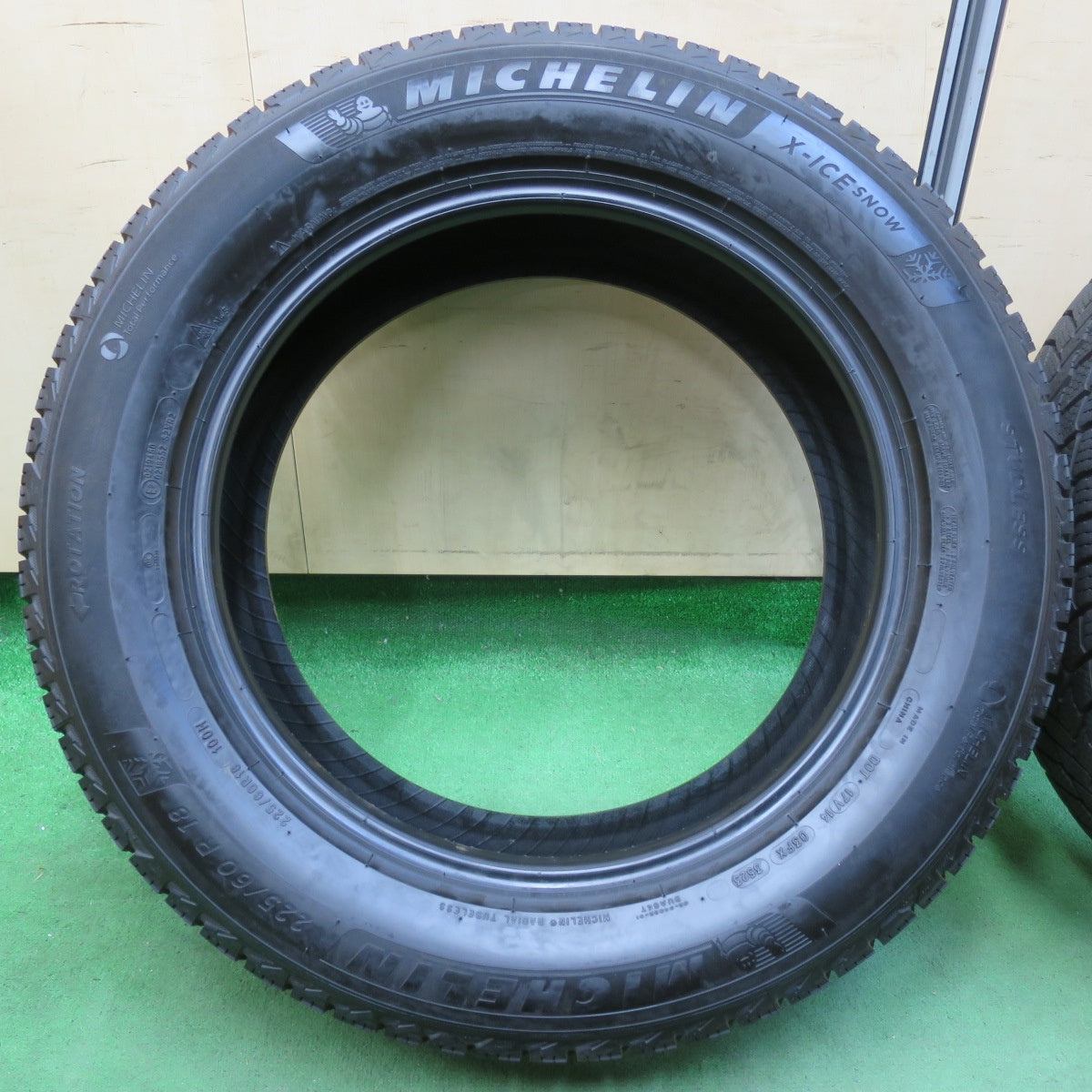 [送料無料] ほぼ未使用！23年★スタッドレス 225/60R18 ミシュラン X-ICE SNOW タイヤ 18インチ レクサス NX RAV4 ハリアー 等★5031404イスタ