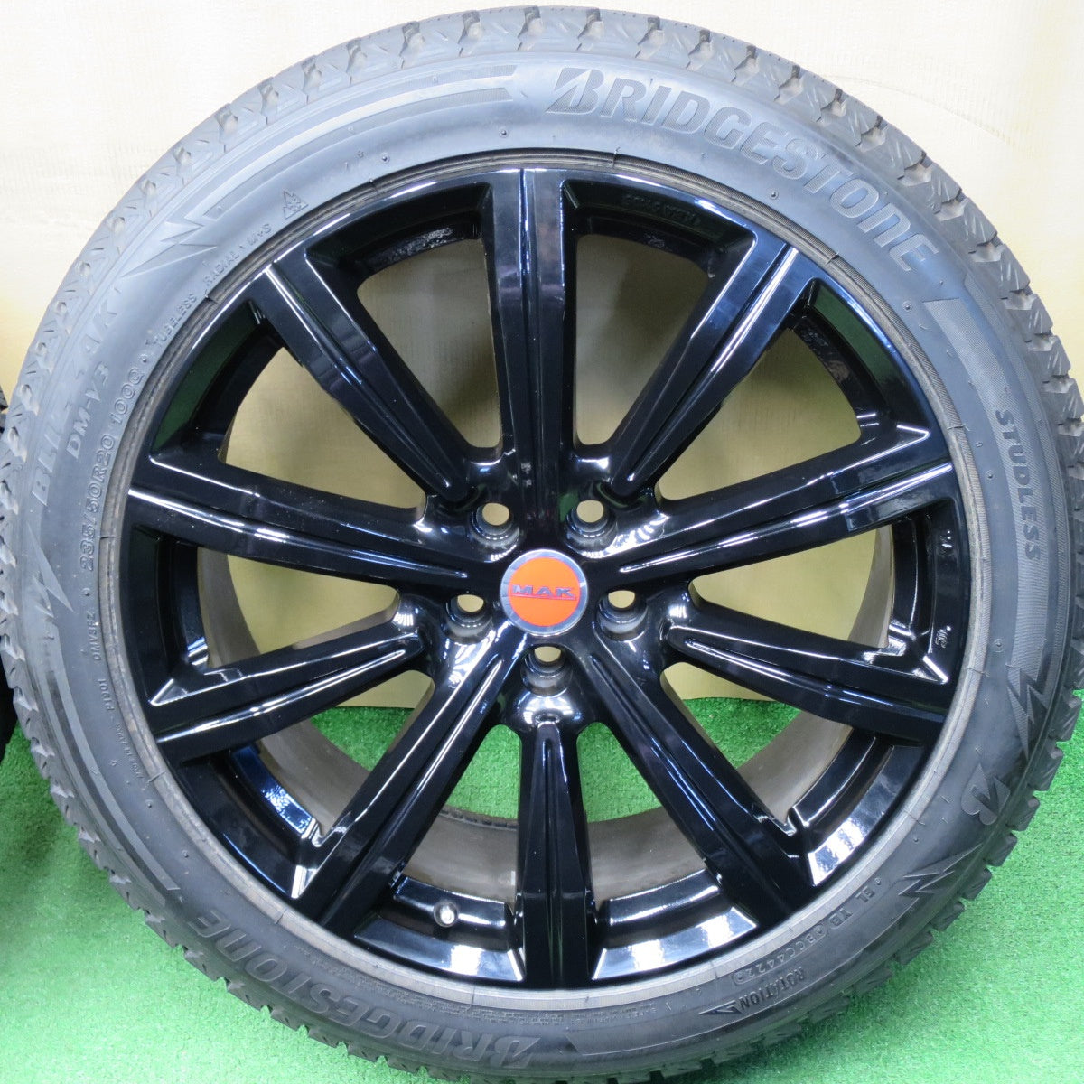 超バリ溝！22年！キレイ！ほぼ10分★ジャガー 等 MAK BIRMINGHAM 235/50R20 スタッドレス ブリヂストン ブリザック DM-V3 バーミンガム 20インチ PCD108/5H★6040301NKス