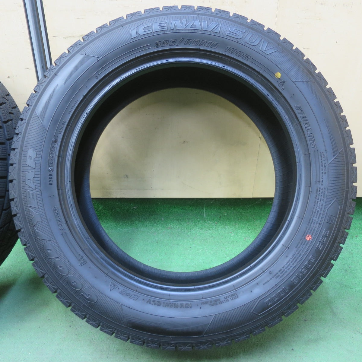 バリ溝！24年！9.5分★スタッドレス 225/60R18 グッドイヤー アイスナビ SUV タイヤ 18インチ ハリアー RAV4 レクサス NX 等★6070203イスタ