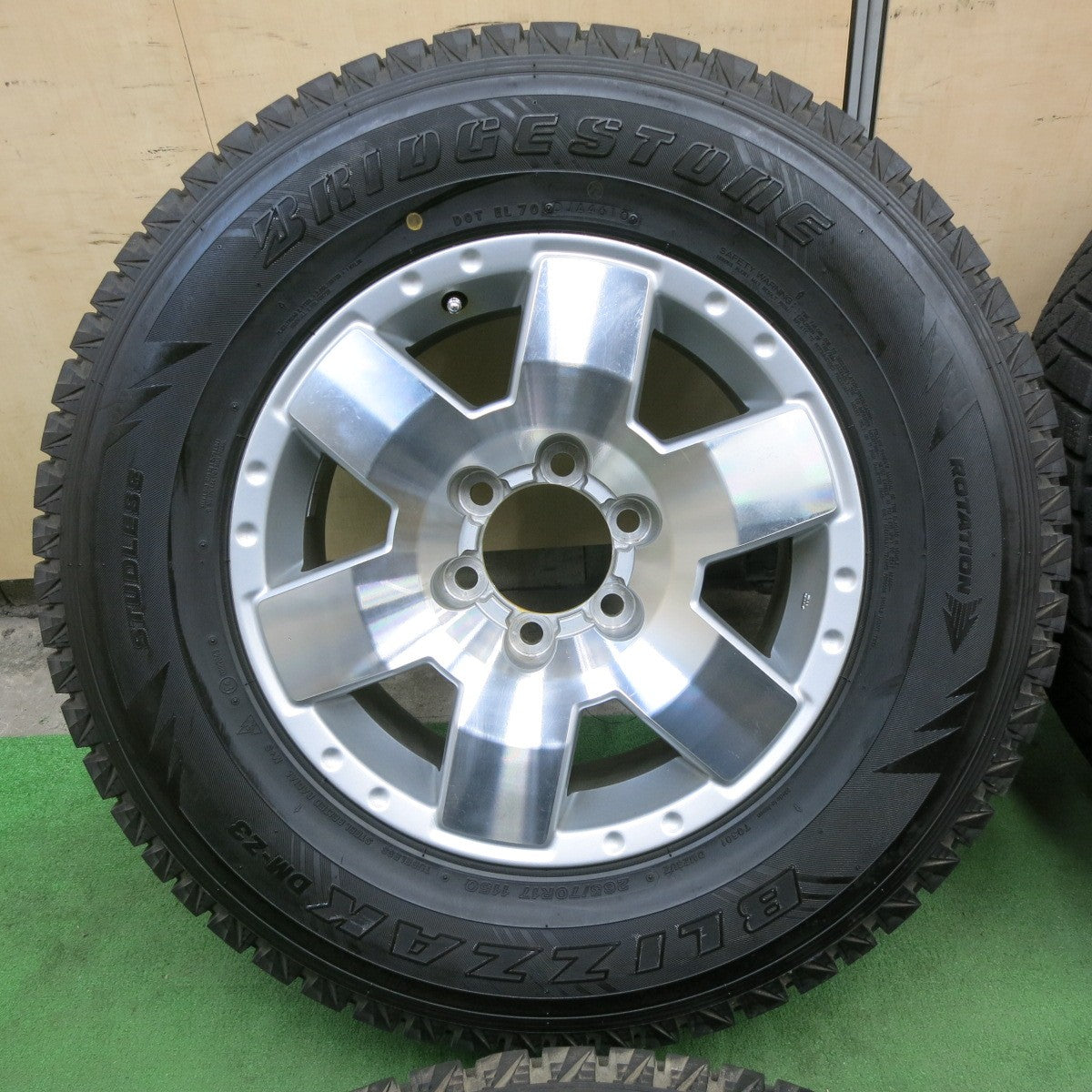 バリ溝！ほぼ10分★トヨタ FJクルーザー 純正 265/70R17 スタッドレス ブリヂストン ブリザック DM-Z3 17インチ PCD139.7/6H★6012804ナス