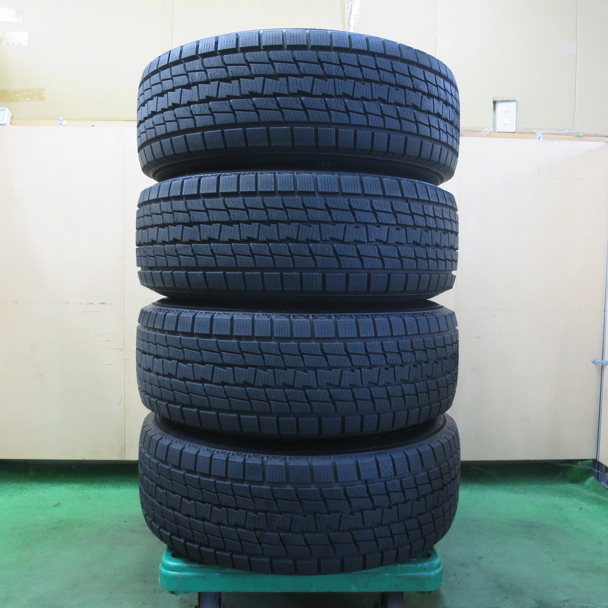 ほぼ未使用！24年！キレイ★スタッドレス 265/65R17 グッドイヤー アイスナビ SUV BISON BN-01 バイソン 17インチ PCD139.7/6H★5101501イス