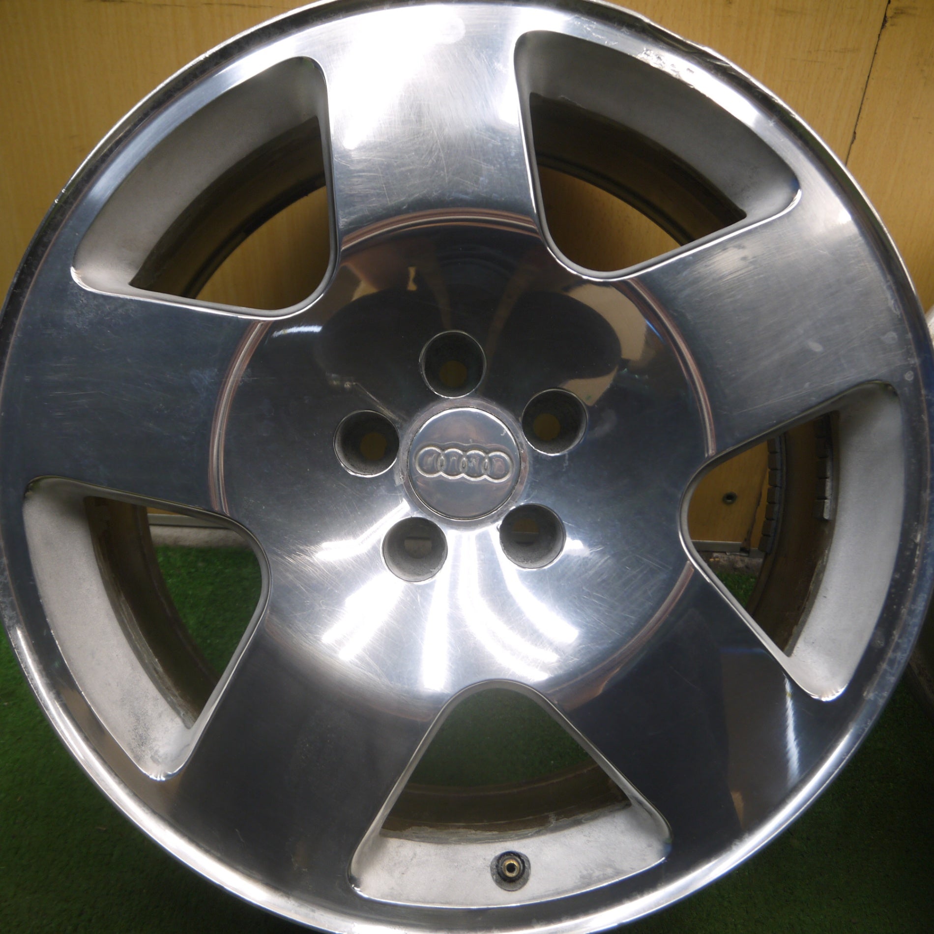 アウディTT8J純正17インチアルミホイール中古4本セット 正規品】アウディ 8J TT 純正 17? 8.5J +50 PCD112 4本セット