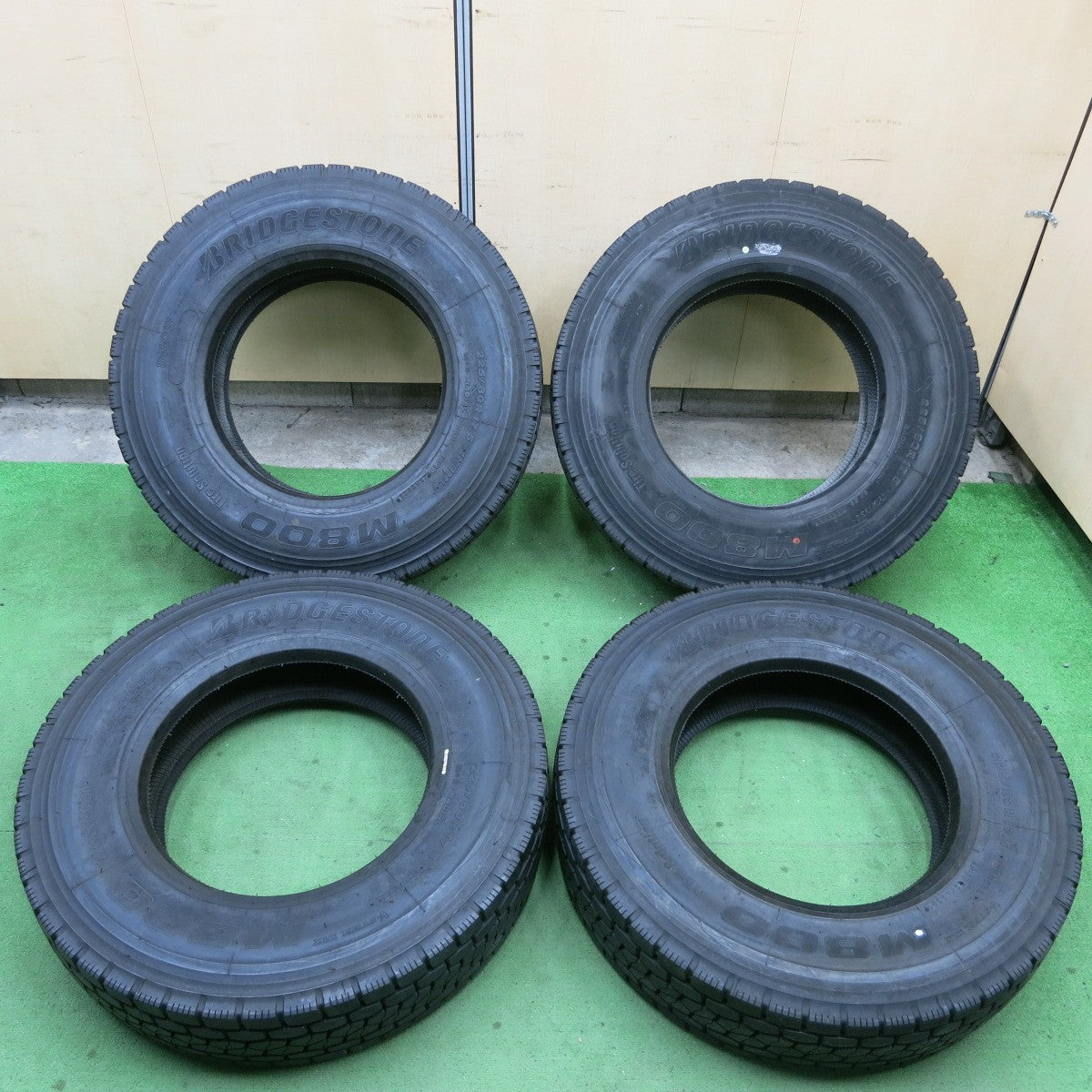 [送料無料] ほぼ未使用！新車外し！21年★トラック タイヤ 225/80R17.5 123/122L ブリヂストン M800 ミックス オールシーズン 17.5インチ★5031201ナスタ