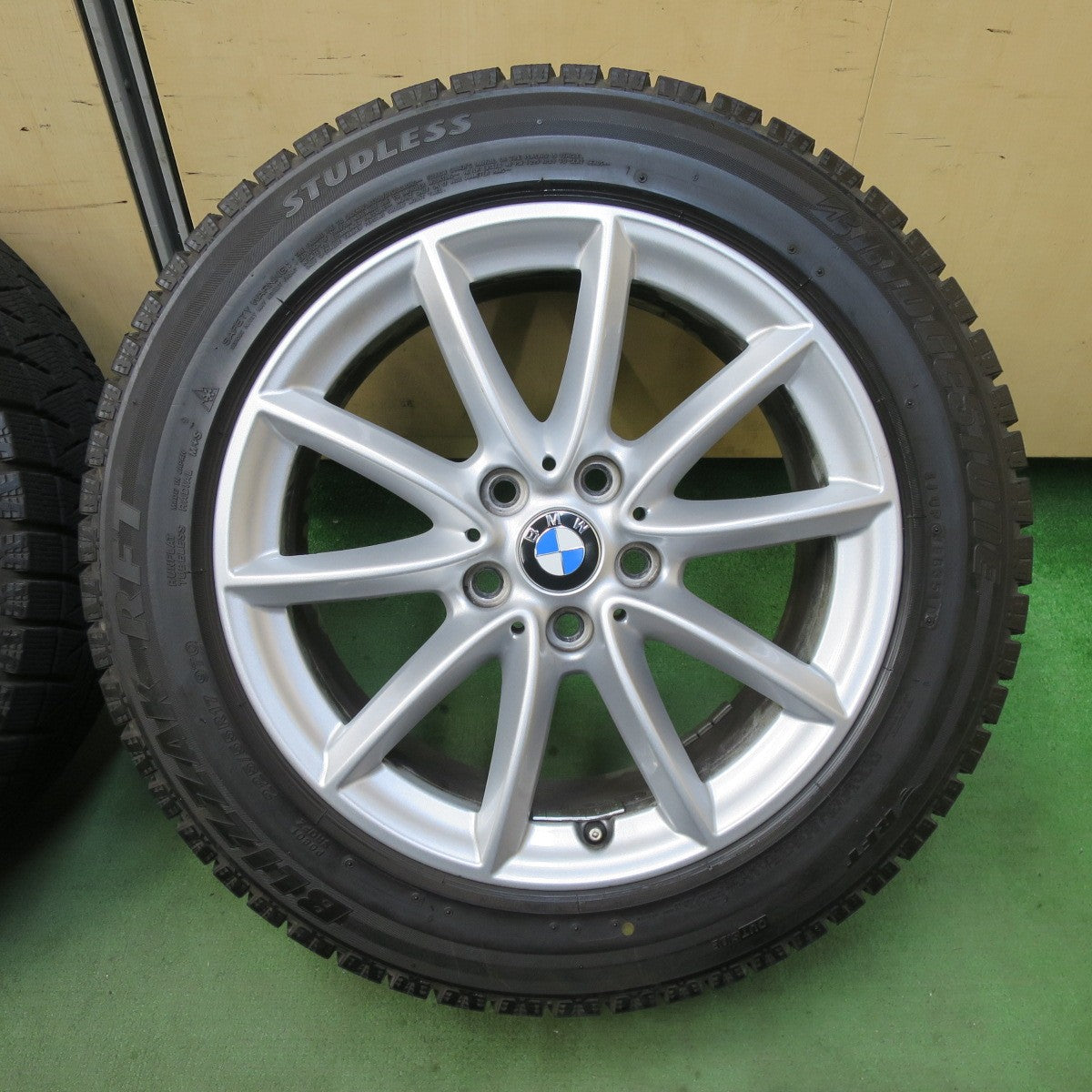 バリ溝！キレイ！9分★BMW F48 X1 純正 225/55R17 スタッドレス ブリヂストン ブリザック RFT 17インチ PCD112/5H★5112806TTス