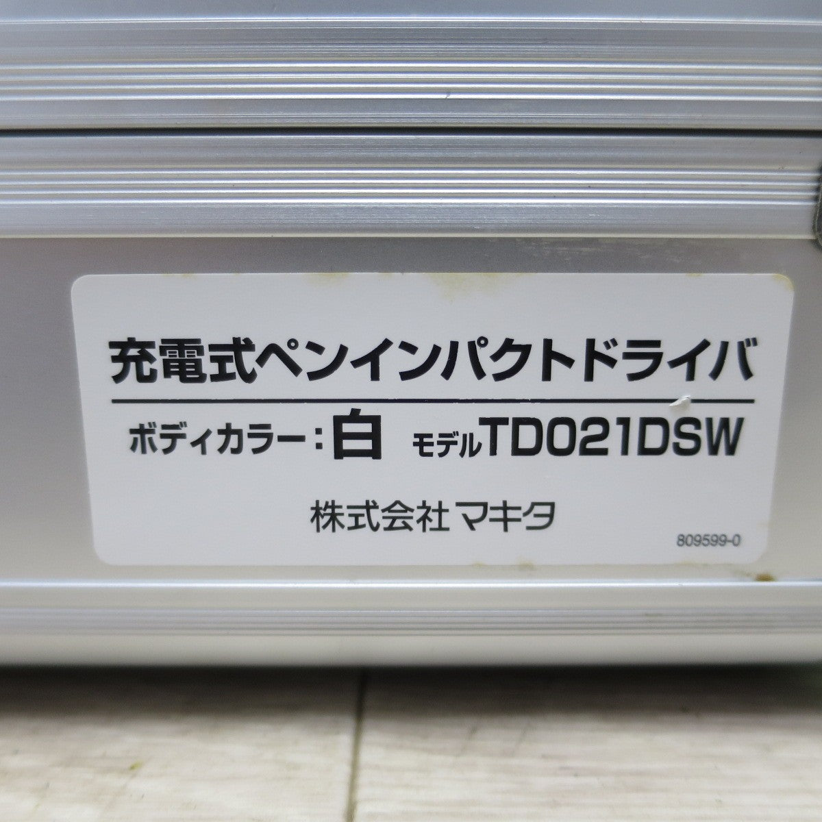 [送料無料] ☆マキタ 充電式 ペン インパクト ドライバ 7.2V TD021DSW 充電器 バッテリー ケース 付き 白 電動 工具☆