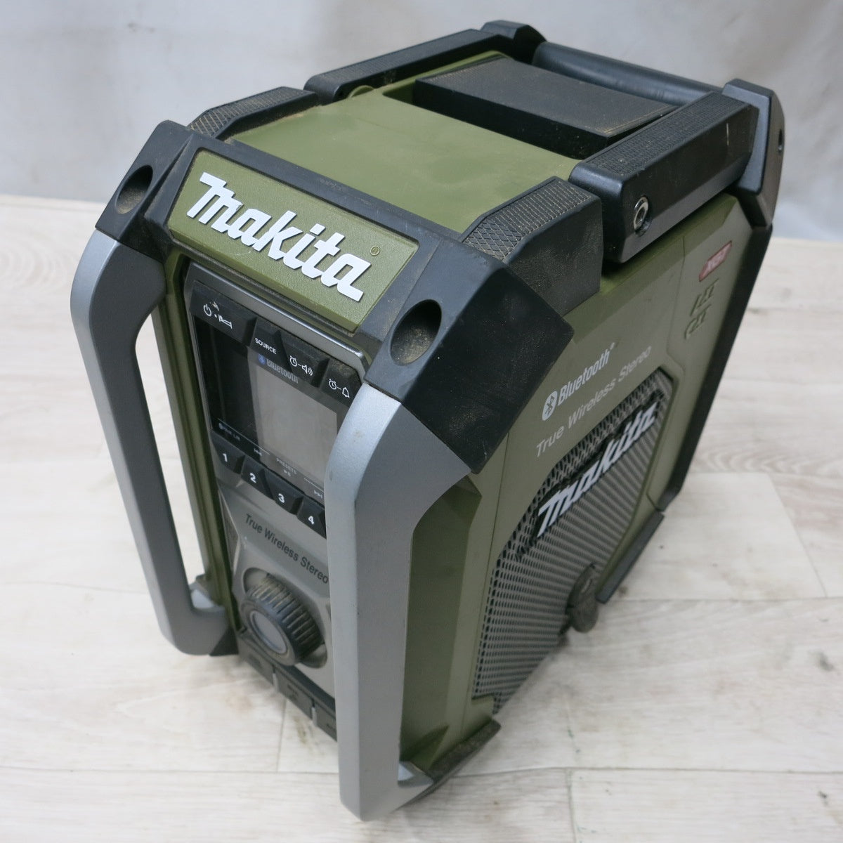 [送料無料] ◆マキタ 充電式 ラジオ 40V MR005G 本体のみ ACアダプター付き 現場 オリーブ 電動 工具◆