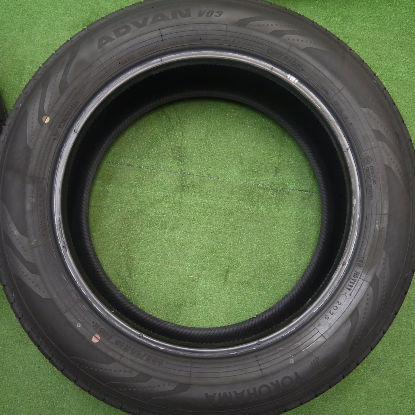 新車外し！25年★225/60R18 ヨコハマ アドバン V03 タイヤ 18インチ 40系 アルファード ヴェルファイア 等★5122603Hノタ