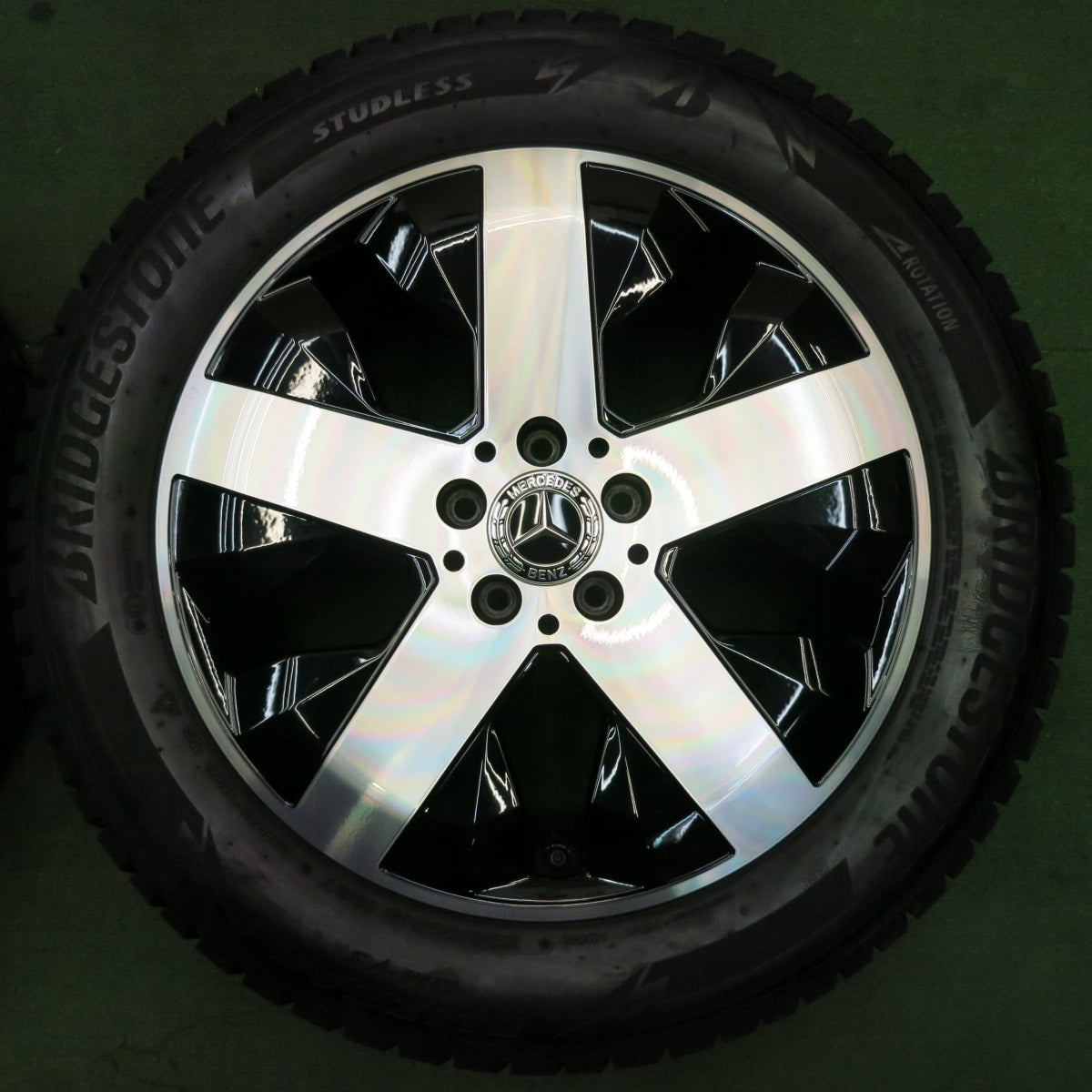 バリ溝！23年！キレイ！9.5分以上★ベンツ GLBクラス X247 純正 235/55R18 スタッドレス ブリヂストン ブリザック DM-V3 18インチ PCD112/5H★5050901NJス