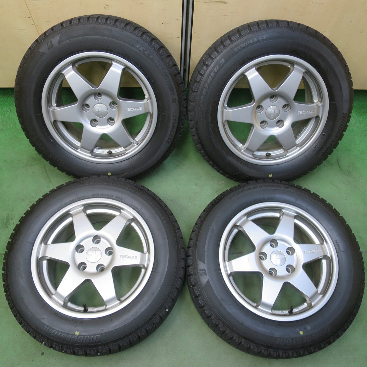 バリ溝！25年！ほぼ10分★ワーゲン 等 TECMAG Type 206R 215/60R16 スタッドレス ブリヂストン アイスパートナー2 テクマグ 16インチ PCD112/5H★6060602イス