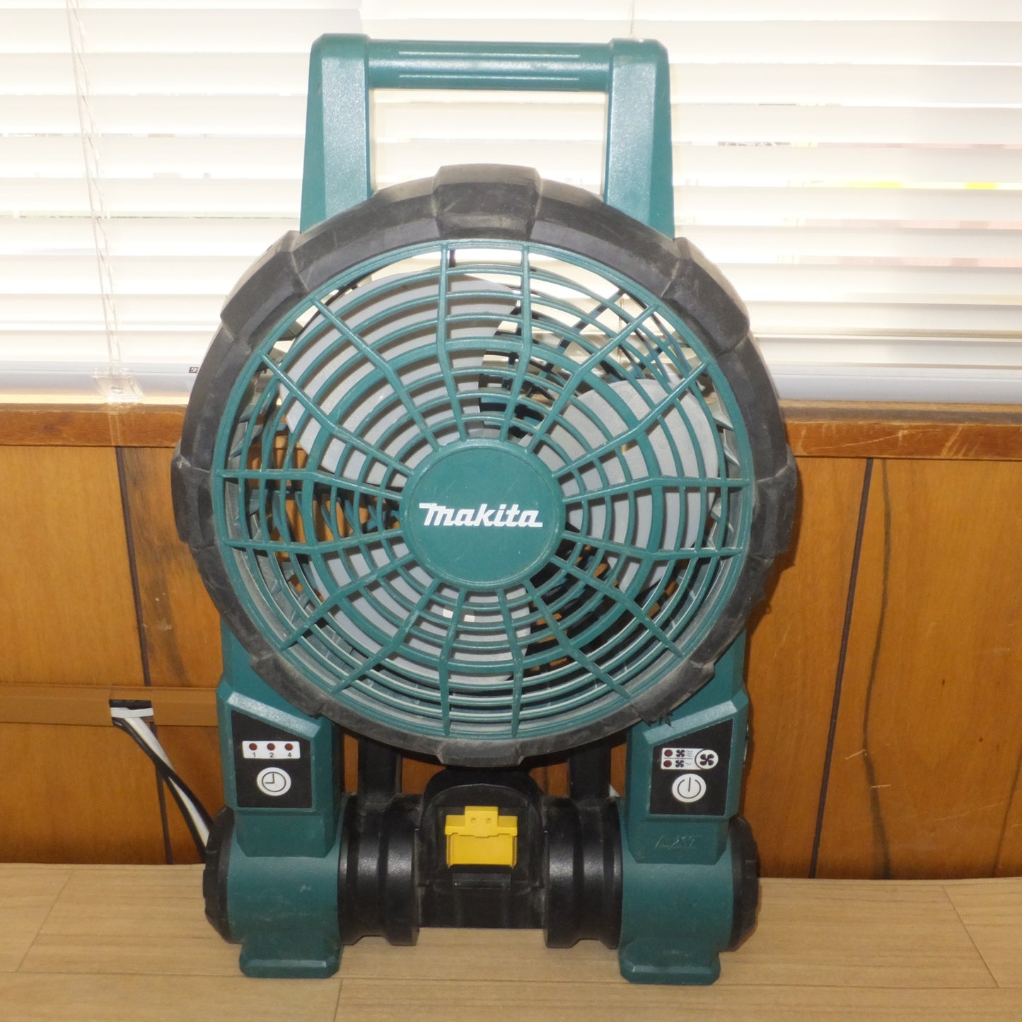 [送料無料] ★マキタ makita 充電式ファン CF201D 14.4/18V 本体のみ★