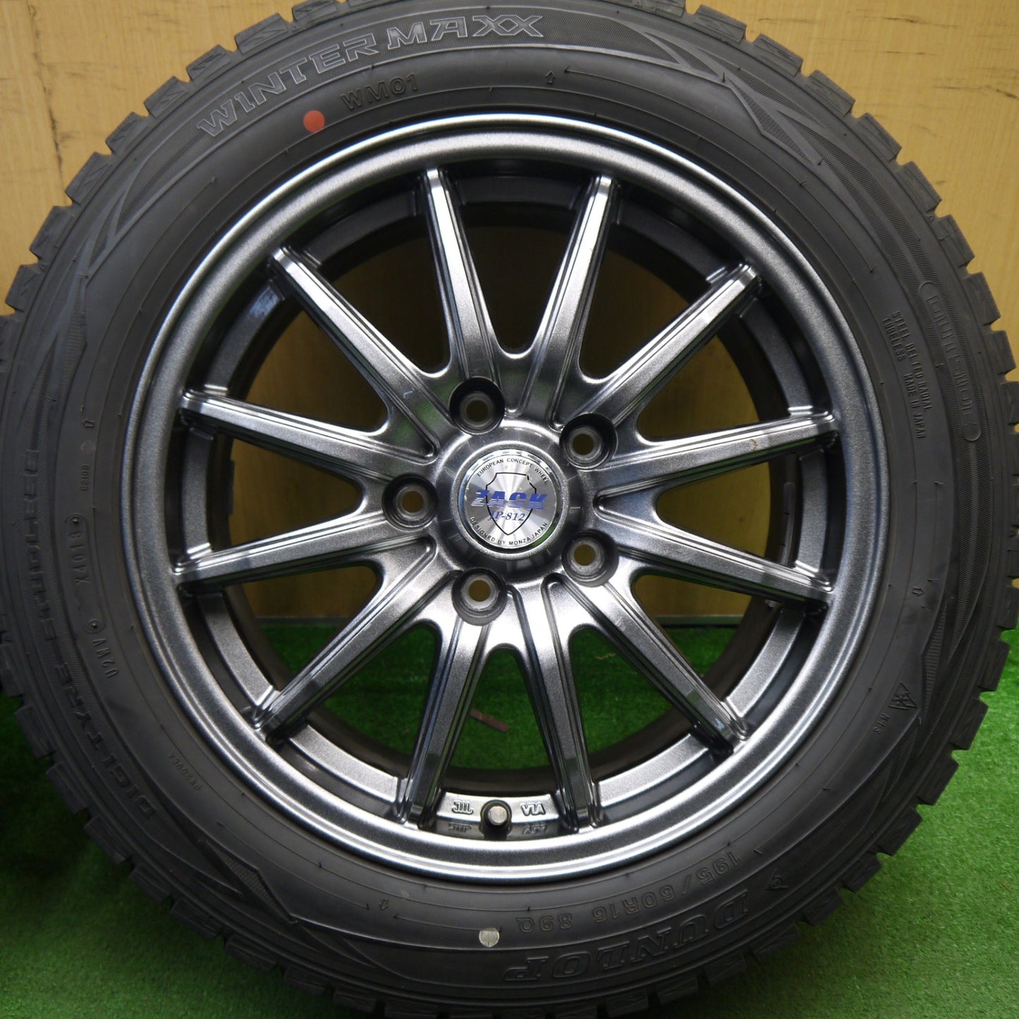 バリ溝！キレイ！9分★スタッドレス 195/60R16 ダンロップ ウインターマックス WM01 ZACK JP-812 MONZA ザック 16インチ PCD114.3/5H★5041605Hス