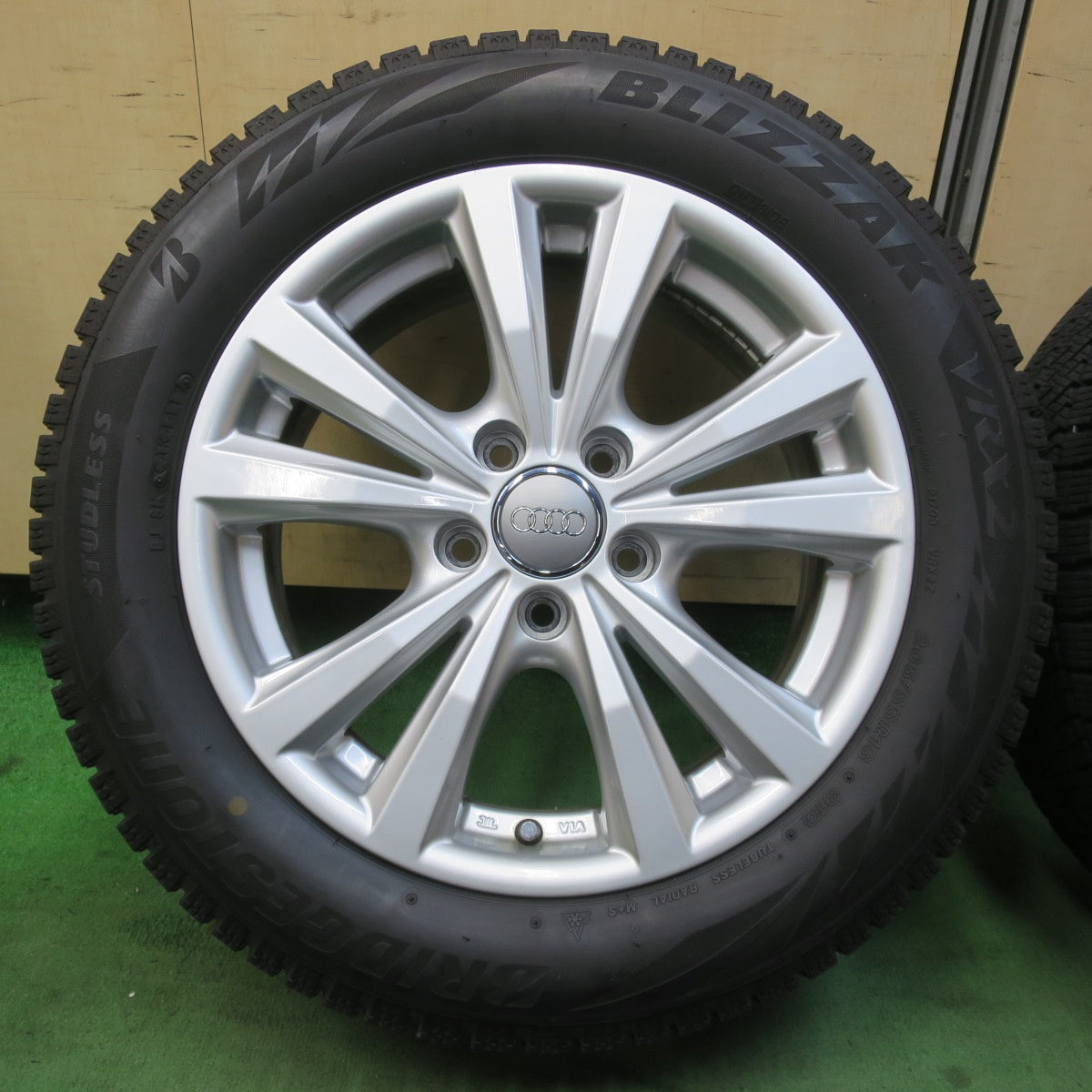 バリ溝！キレイ！9分★アウディ 等 AGA Dorf 205/55R16 スタッドレス ブリヂストン ブリザック VRX2 ドルフ 16インチ PCD112/5H★6021009イス