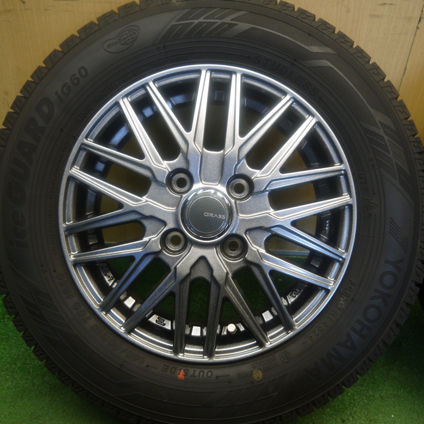 バリ溝！24年！キレイ！ほぼ10分★スタッドレス 145/80R13 ヨコハマ アイスガード iG60 GRASS グラス 13インチ PCD100/4H★6052903Hス