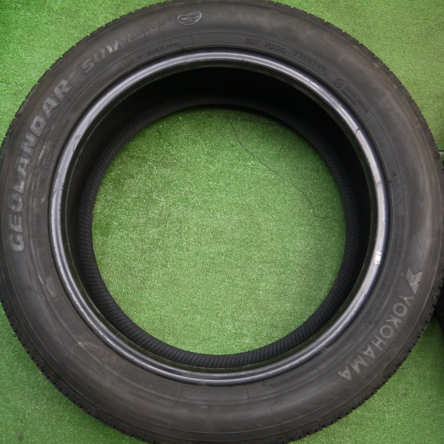 [送料無料] 新車外し！22年★225/55R18 ヨコハマ ジオランダー SUV G055 G055E タイヤ 18インチ デリカ D:5 アウトランダー 等★5010607Hノタ