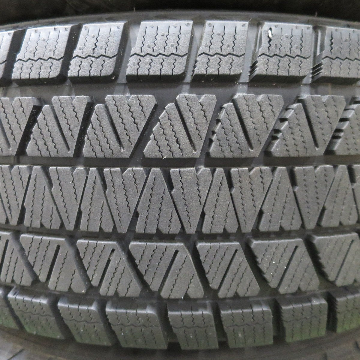 バリ溝！23年！9.5分★トヨタ ハイラックス サーフ 純正 265/70R16 スタッドレス ブリヂストン ブリザック DM-V3 16インチ PCD139.7/6H★6042902ナス