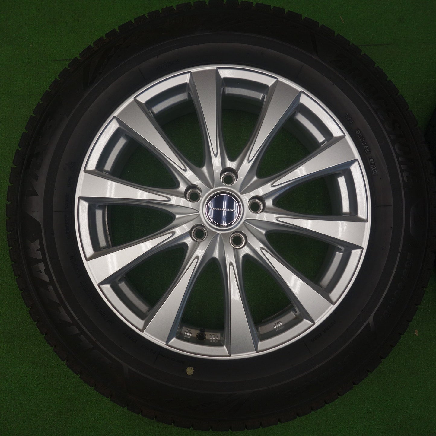 バリ溝！22年！キレイ！9.5分★スタッドレス 235/60R18 ブリヂストン ブリザック VRX3 GRADUAL グラデュアル 18インチ PCD114.3/5H★6042902KTス
