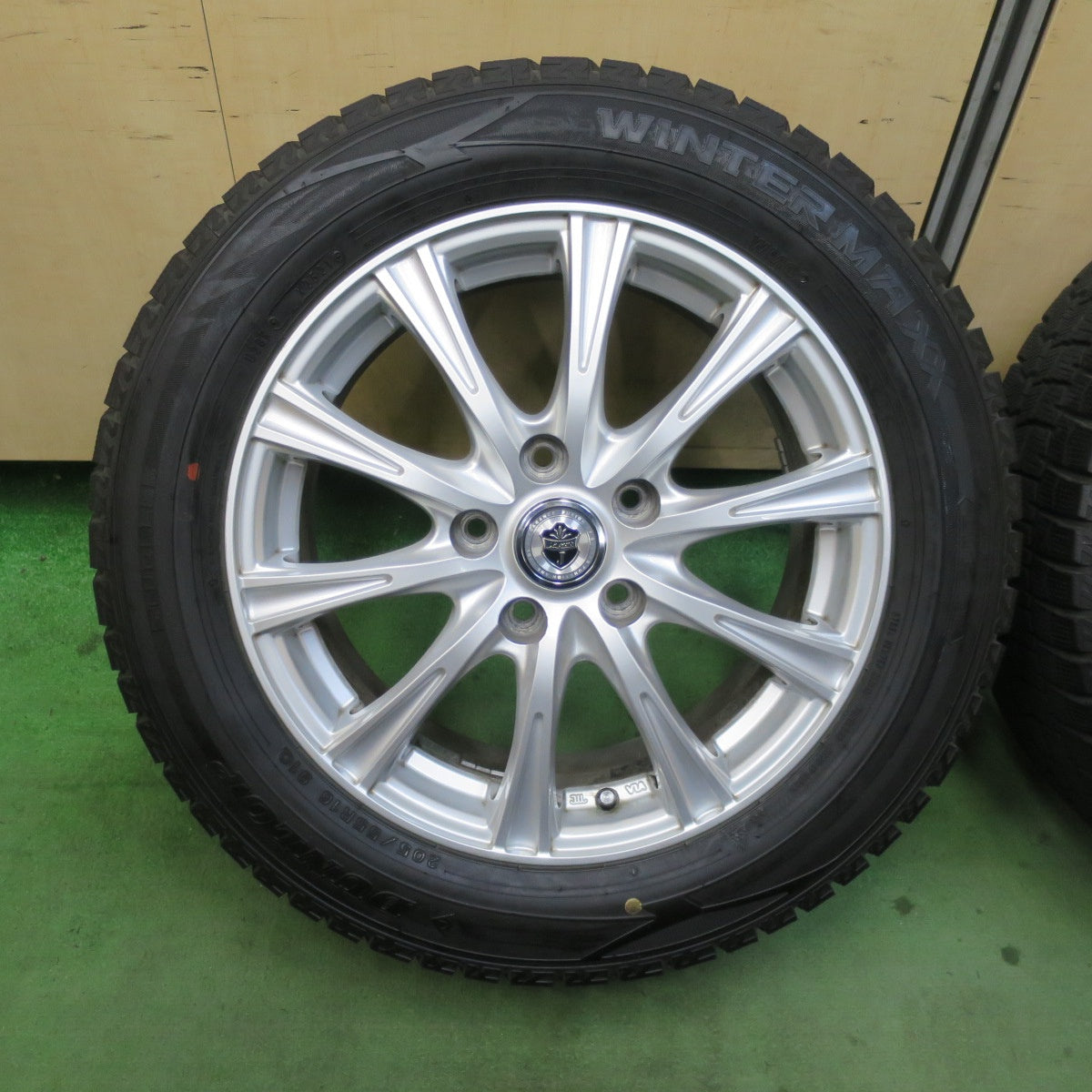 バリ溝！キレイ！9.5分★スタッドレス 205/55R16 ダンロップ ウインターマックス WM02 JOKER ジョーカー 16インチ PCD114.3/5H★5122603TTス